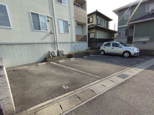 ヒルトップYKCの駐車場