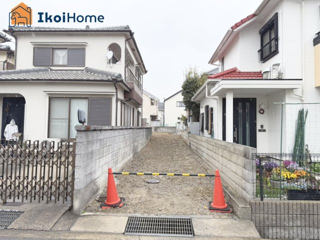 神戸市西区王塚台５丁目　土地の前面道路含む現地写真|●資料・カタログのご請求無料●　出合小学校までは徒歩8分、王塚台中学校までは徒歩8分。