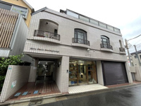 落ち着いた雰囲気の外観です