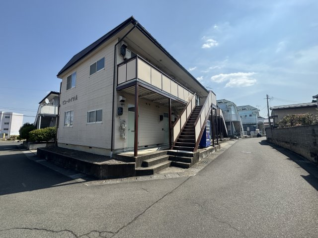 想定年間賃料534万　想定利回り19.07％　木造の外観