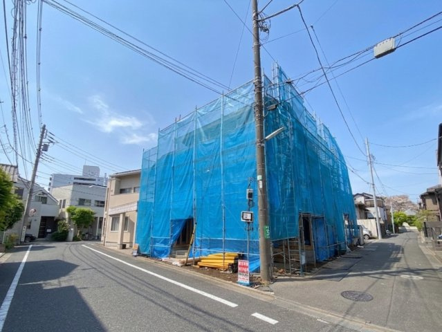 練馬区田柄4丁目 全2棟 1号棟の外観|約6ｍ公道×約4ｍ道路に面する
南向き角地を含む整形地の全2棟
～光と風を享受する心地よい立地～