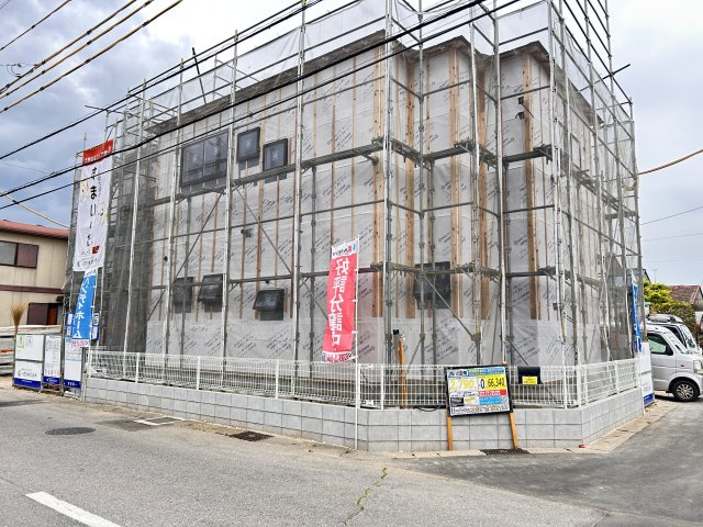【LiveleGarden】宇都宮市西川田南 第9 全2棟の外観|〇2号棟〇
ファミリー向けの施設が充実、便利な住環境♪
第三者機関が公正に評価をする『設計住宅性能評価書』を取得。建設住宅性能評価書も竣工後に取得予定。税制優遇を受けられる長期優良住宅です。
