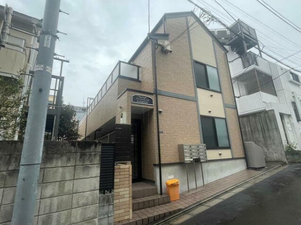 渋谷区初台１丁目のアパートの外観