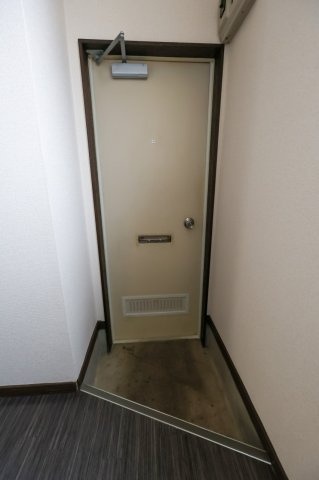 花夢ハウスの玄関|※同間取りの102号室のお写真です