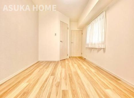 第2磯子ハイツの洋室|プライベートルームにはやさしい光が射し込んでいて充実した毎日を送れそうです。