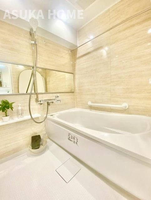 第2磯子ハイツの浴室|心からゆったりと寛いでいただけるよう、ゆとりのスペースを確保しているお風呂です。