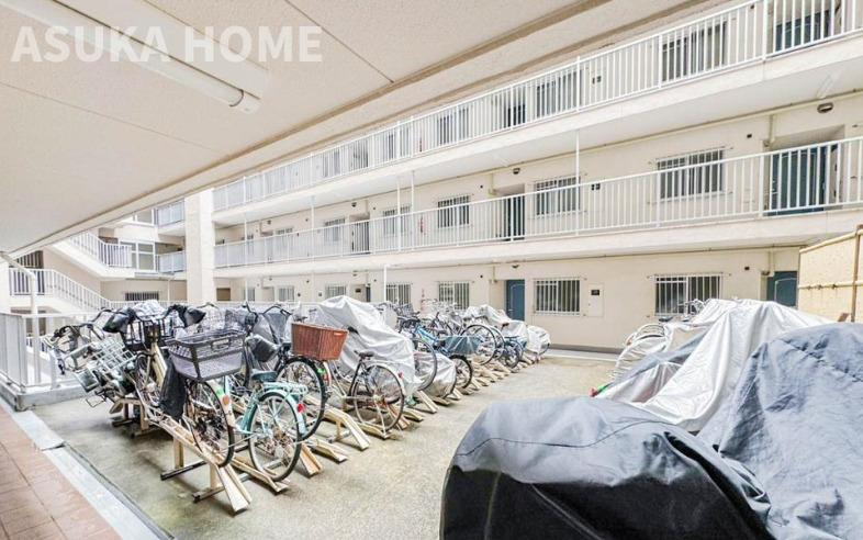 第2磯子ハイツの駐輪場|敷地内にある自転車置き場写真です。