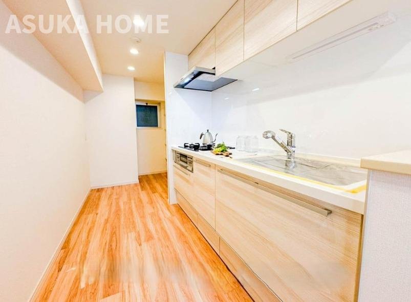 第2磯子ハイツのその他|独立型キッチンは使い勝手の良い家事動線、かわいいペットの侵入も防げますね。