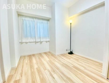 第2磯子ハイツの洋室|落ち着いたコンパクトなお部屋は在宅ワークや書斎にしてもよい感じですね。