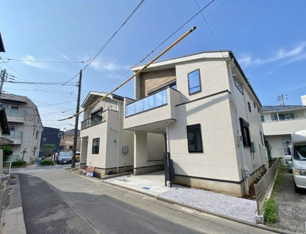 練馬区田柄4丁目 全2棟 2号棟の外観|田柄4丁目の落ち着いた住宅地に誕生しました
約6ｍ公道×約4ｍ道路に面する
南向き角地を含む整形地の全2棟
～光と風を享受する心地よい立地～