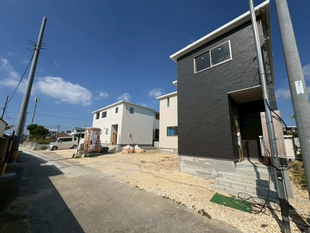 ■■糸満市真壁第2－2号棟（全4棟）の前面道路含む現地写真