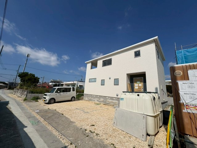 ■■糸満市真壁第2－2号棟（全4棟）の前面道路含む現地写真