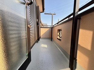 【バルコニー】 | 若葉区桜木3丁目中古戸建　千葉都市モノレール「桜木」駅 | 外干しのスペースとして活用できます！