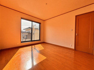 【洋室】 | 若葉区桜木3丁目中古戸建　千葉都市モノレール「桜木」駅 | 明るい日差しに包まれる、快適な空間は陽光あふれる明るい室内です！