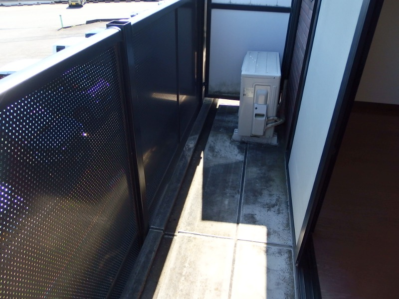 アンプルールリーブルＬＥＯのバルコニー