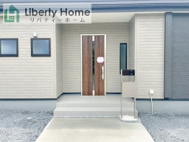 石岡市石岡第9　新築戸建　のエントランス