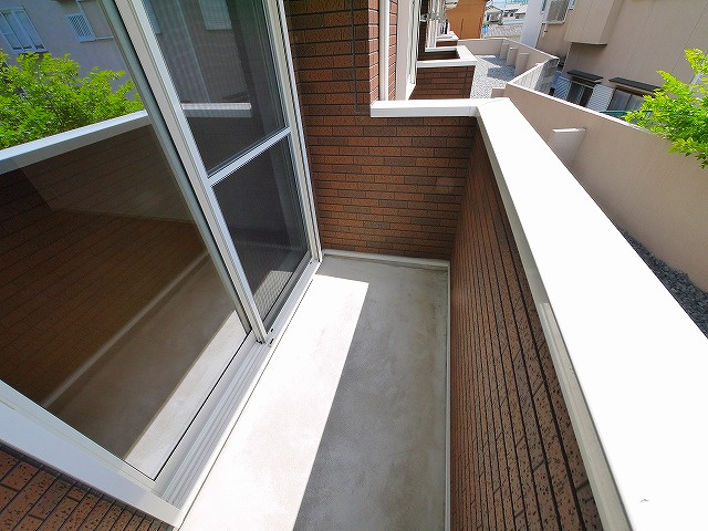 メゾン城東Ⅰの玄関|明るい玄関です