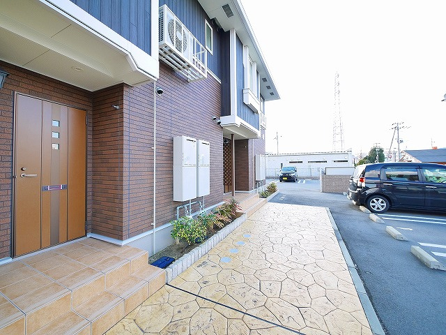 メゾン城東Ⅰの玄関|明るい玄関です