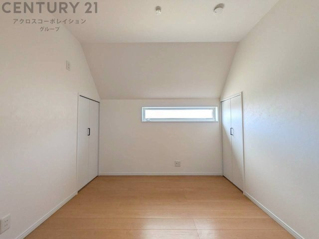 子供部屋…創造性や成長を促す遊びの空間を提供。学習や趣味に集中できる環境を整えます。個別のプライベートスペースは自己表現と自立心を育み、心地よい睡眠環境を整えリラックスできる場所を提供。