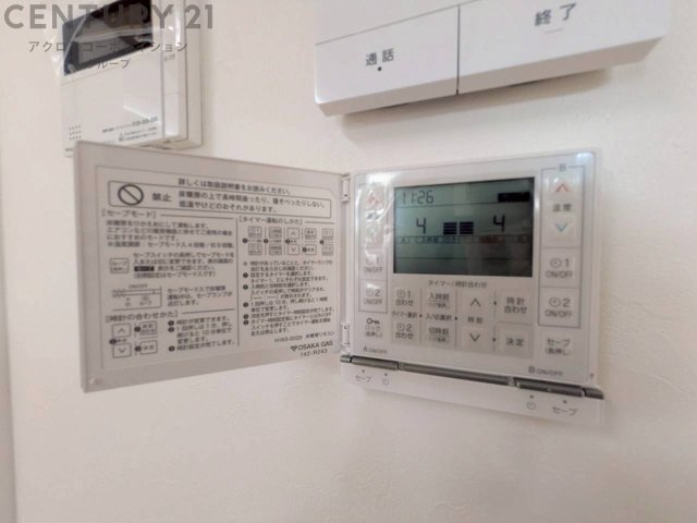 ガス式床暖房は、効率的な暖房システムであり、床からの温かさが快適な環境を提供します。床全体が均一に暖まり足元からの暖かさが感じられます。また空気の循環が少ないため、ホコリやアレルゲンの拡散を抑えます。