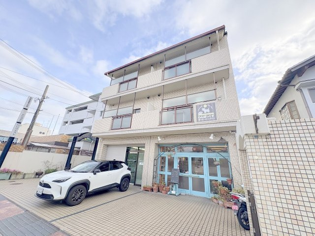 シャトークレインの外観