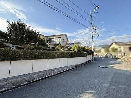 東区上温品4丁目中古平屋物件の前面道路含む現地写真