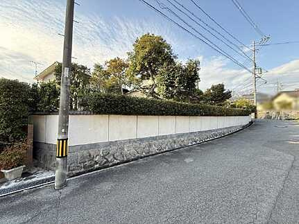 東区上温品4丁目中古平屋物件の前面道路含む現地写真