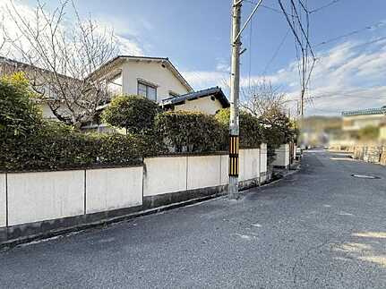 東区上温品4丁目中古平屋物件の前面道路含む現地写真