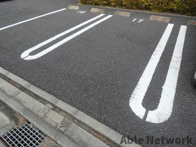 グランパール延方Ⅱの駐車場