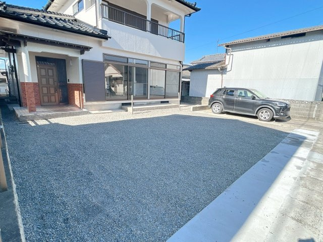 都城市下川東２丁目の中古一戸建の駐車場