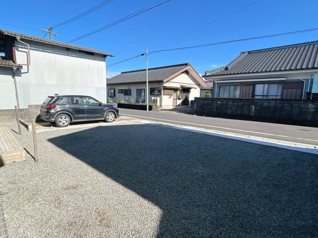 都城市下川東２丁目の中古一戸建の駐車場
