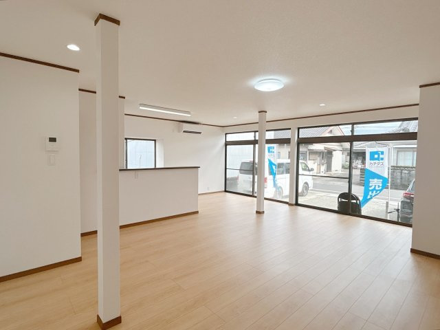 都城市下川東２丁目の中古一戸建の居間・リビング