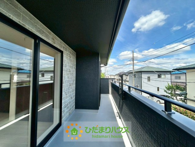 久喜市栗原２丁目3期　新築一戸建てのバルコニー|日当たりの良いバルコニーは2部屋から出入り可能です！