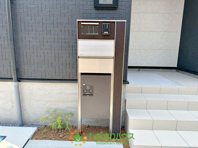 久喜市栗原２丁目3期　新築一戸建てのその他|便利な宅配ボックス付き！