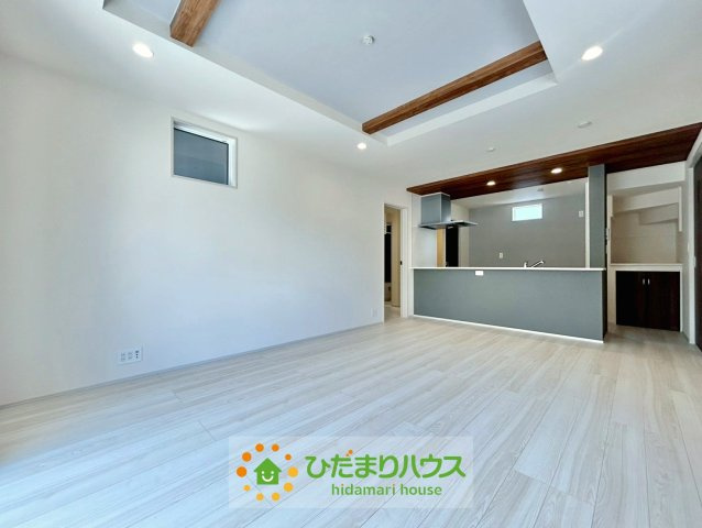 久喜市栗原２丁目3期　新築一戸建ての居間・リビング|17帖のLDK！どんなインテリアを置こうか悩んじゃいますね！