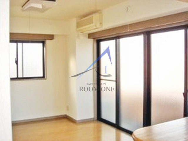 プレイス橋本の居間・リビング|洋室のお部屋です。