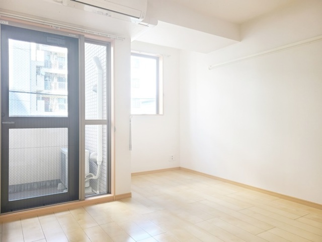 プリムローズ　アカバネの洋室|8.8帖の居室です☆