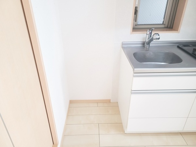 プリムローズ　アカバネのキッチン|キッチン横に冷蔵庫置き場です☆