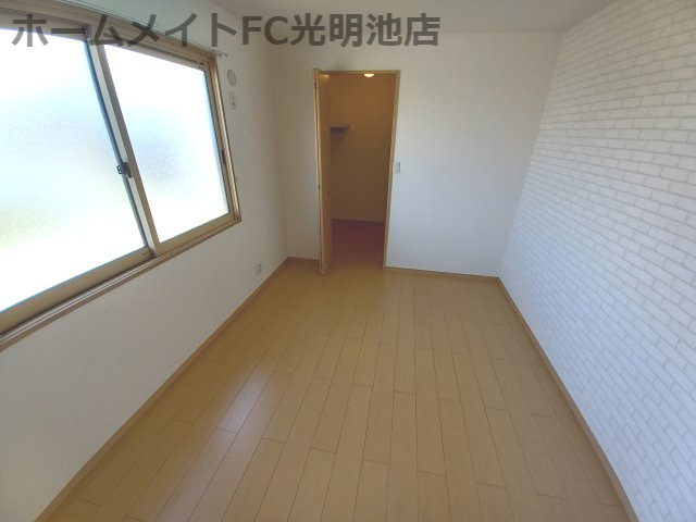 オーキッドガーデン曽根の洋室