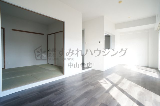 REIWA宝塚の居間・リビング