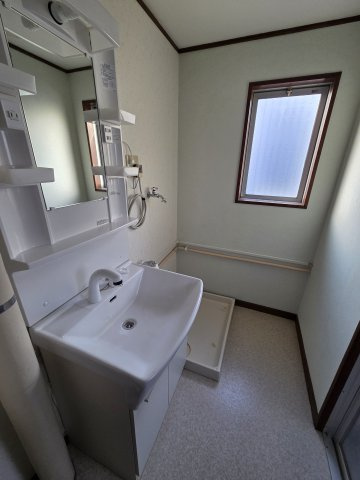 想定年間賃料1,004.4万　想定利回り18.26％　鉄筋コンクリート造の独立洗面台
