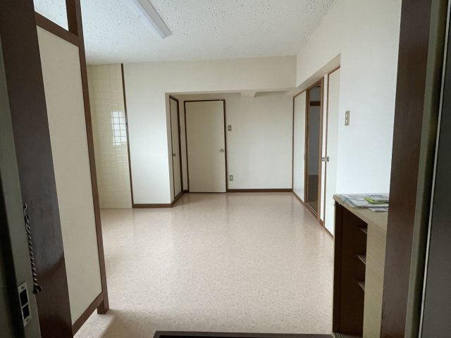 想定年間賃料1,004.4万　想定利回り18.26％　鉄筋コンクリート造のキッチン