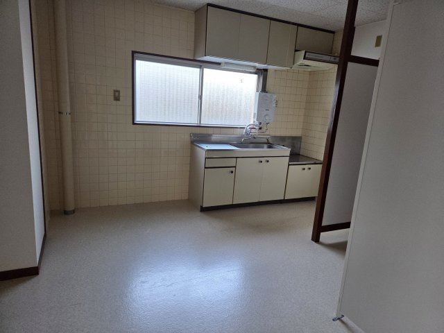 想定年間賃料1,004.4万　想定利回り18.26％　鉄筋コンクリート造のキッチン