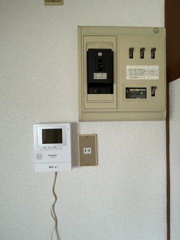 想定年間賃料1,004.4万　想定利回り18.26％　鉄筋コンクリート造の防犯設備