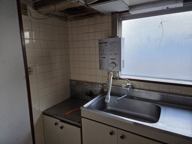 想定年間賃料1,004.4万　想定利回り18.26％　鉄筋コンクリート造のキッチン