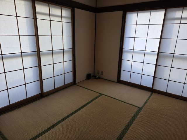 想定年間賃料1,004.4万　想定利回り18.26％　鉄筋コンクリート造の和室