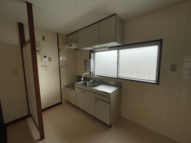 想定年間賃料1,004.4万　想定利回り18.26％　鉄筋コンクリート造のキッチン