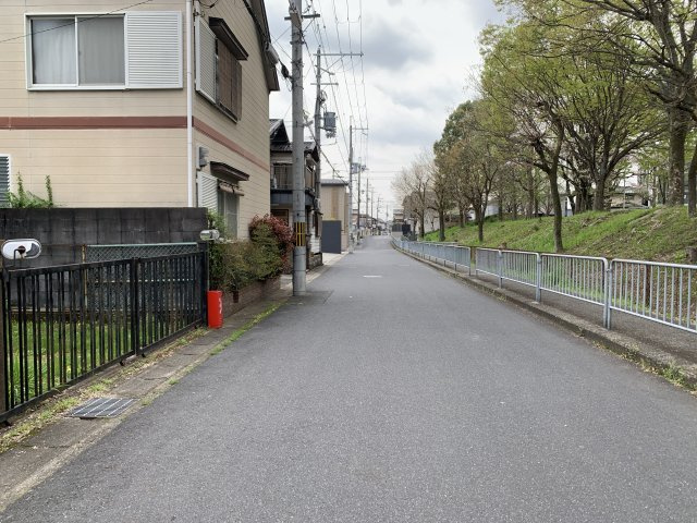 京都市北区西賀茂榿ノ木町　建築条件無し売土地の前面道路含む現地写真