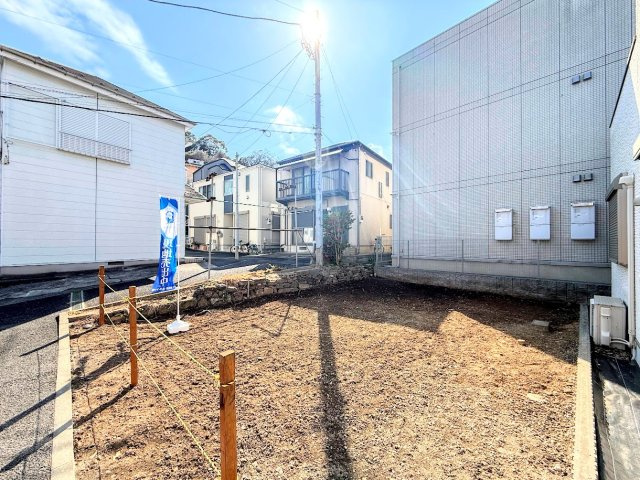 南区清水が丘　新築戸建ての外観|◆堂々たる趣ながら、主張し過ぎずどこか余裕を感じさせるシャープなフォルムで佇む邸宅は、晴天の空と照らし合わせる事で、本来あるべき完成形の姿を見せてくれます。
