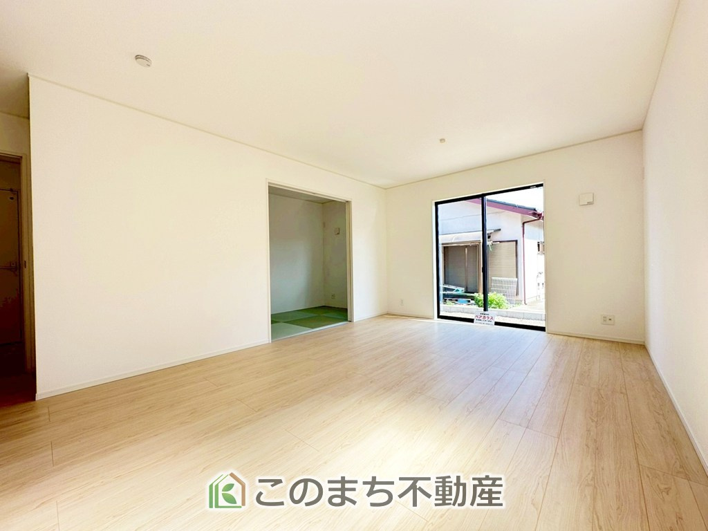 CRADLEGARDEN真岡市長田第23の居間・リビング|オープンでのびやかな空間を生み出す、こだわりの広がりとゆとり。家族と過ごす時間を大切にしたい方にぴったりの明るくゆとりある住空間です。
